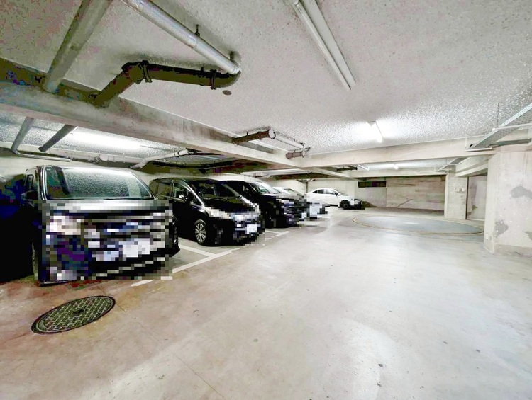 駐車場 本物件の駐車スペースです。車種制限のある場合もございますので、お気軽にお問い合わせくださいませ。