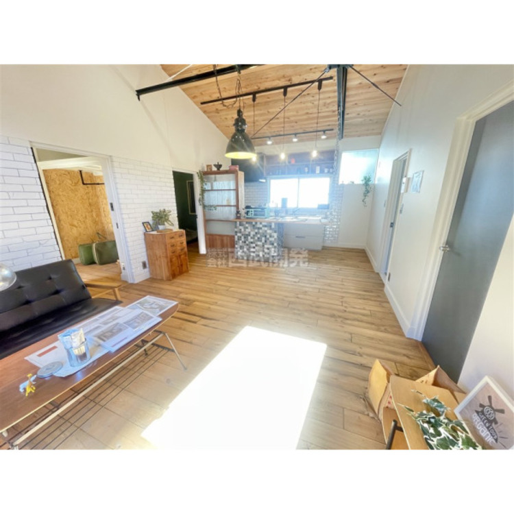 居間 たっぷりの陽光に包まれる明るいＬＤＫ