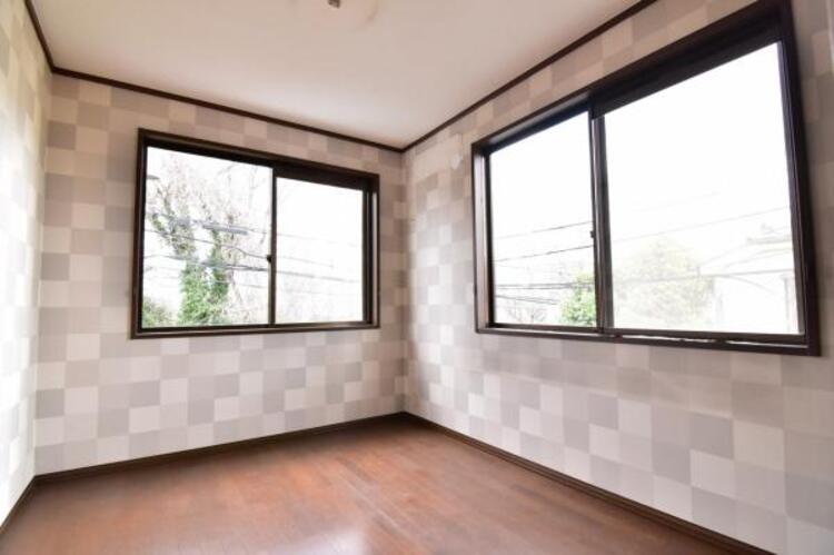 内装 陽光も降り注ぐ明るく開放的な空間が魅力的。時を忘れて過ごす場所として過ごせるお部屋。