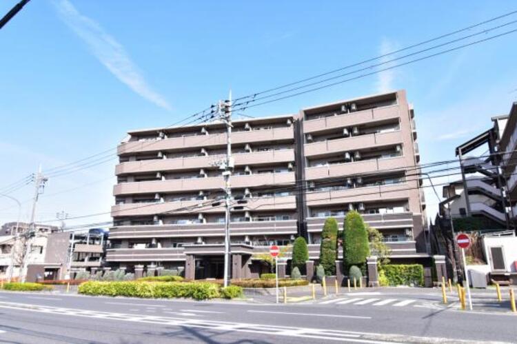 外観 凛とした落ち着いた佇まいの邸宅。お友達などが遊びに来た時も自慢したくなる外観デザインです。