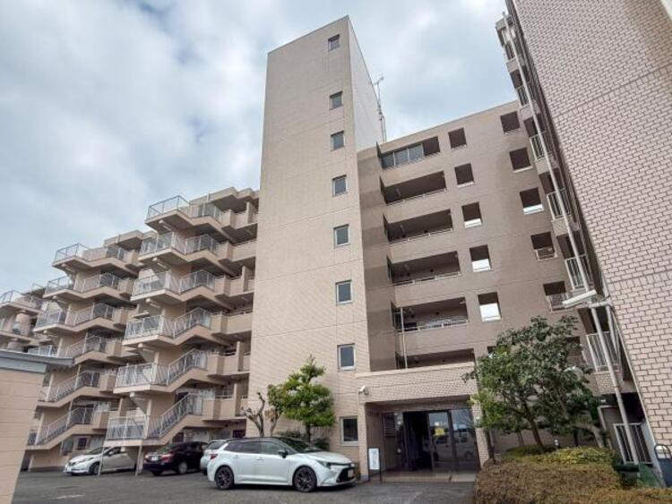 外観 落ち着いた色合いで、周囲の街並みに馴染む外観です。