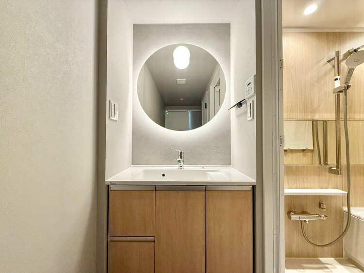 その他 清潔感を感じられる洗面化粧台。