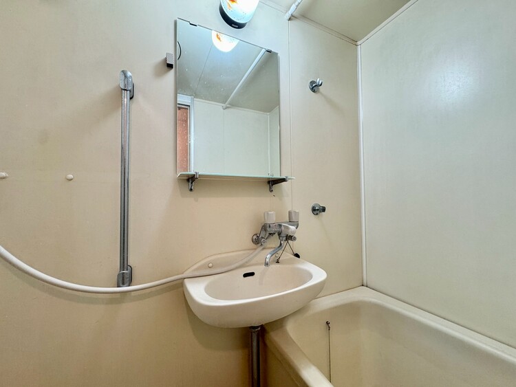 その他 清潔感を感じられる洗面化粧台。