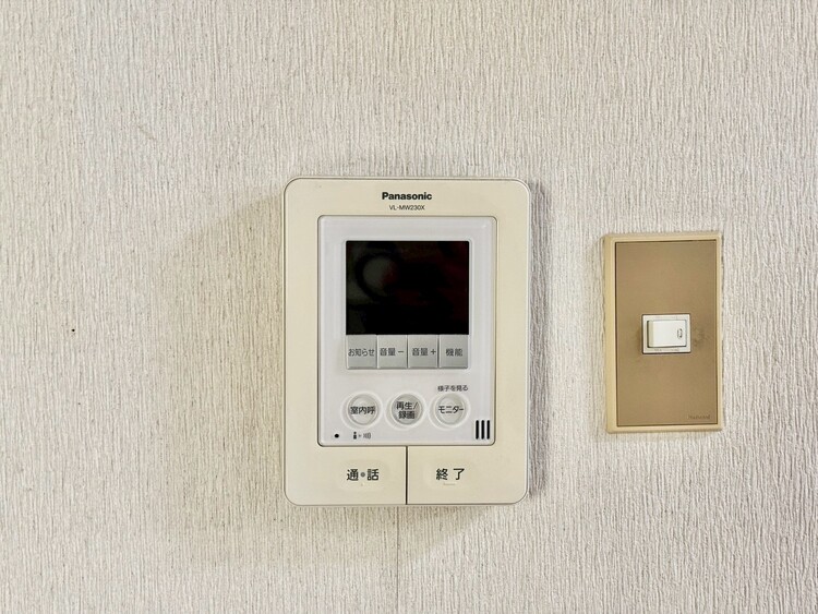 その他 誰が来てもわかる様にモニター付きインターホンを設置。