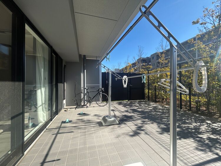 その他 南向き陽当たり良好目の前は通りもなくプライバシーも安心です。