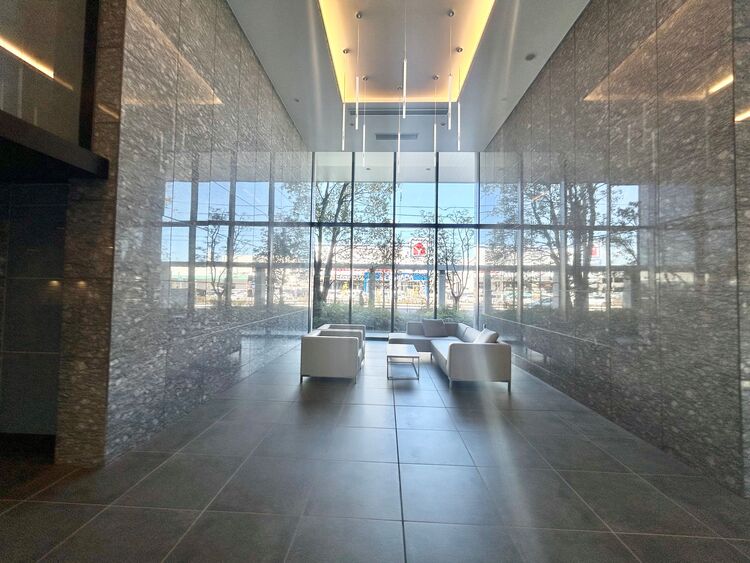 その他 解放感あるホールはまるで高級HOTELさながら。管理良好で安心して暮らせるマンションです。