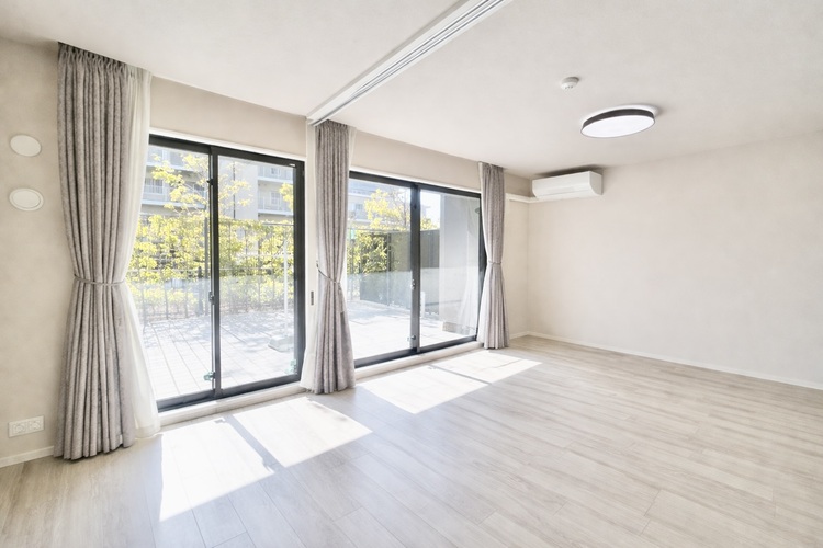 その他 ※家具消し加工しております。南からの温かい光が降り注ぎます。家族の温かさと陽光の暖かさ、楽しい毎日と明るい未来を予感させます。