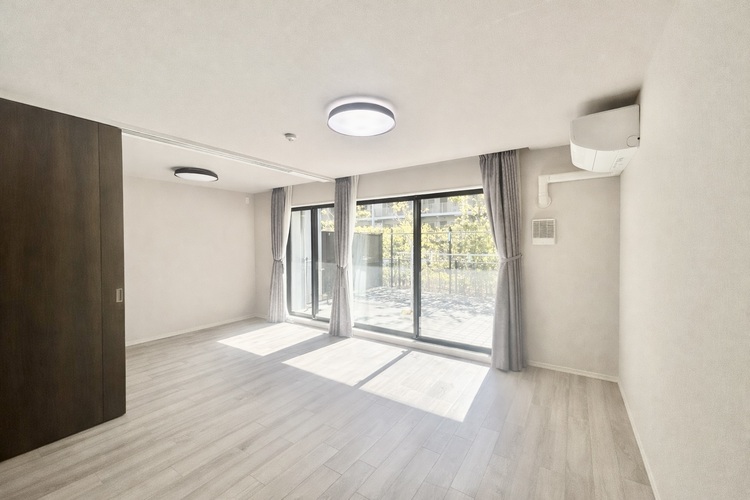 その他 ※家具消し加工しております。隣室を開放して一体となる広いＬＤＫ。家族が集まり一緒の時間を過ごせる工夫がされております。ここでの笑い声や会話は一生の宝物になりそうです。