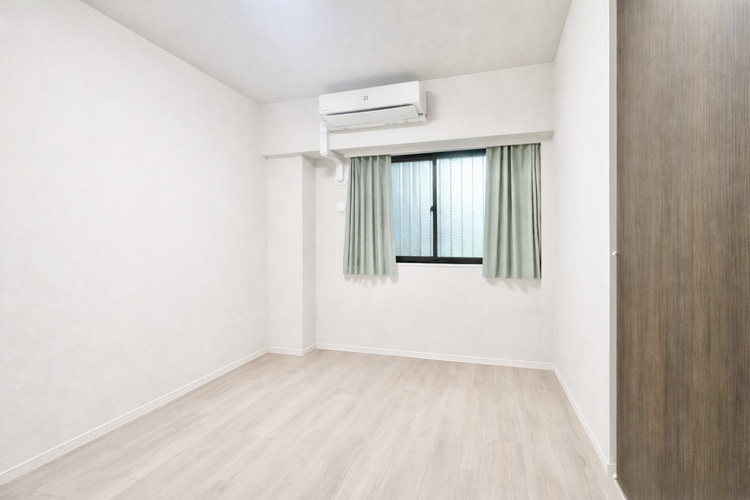 その他 ※家具消し加工しております。独立性を高めたお部屋。たっぷりのウォークインクロゼットも配備しており、スッキリとした居住空間に。柱型の出ない開放的な間取りが魅力的です。