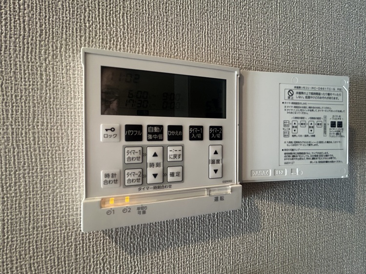 その他 床下に発熱体を敷詰めることで、足元から部屋全体までぽかぽか暖まります。エアコンやファンヒーターより乾燥しにくく、ほこりが舞い上がらないメリットも。喉にやさしく、快適な冬を過ごせます。