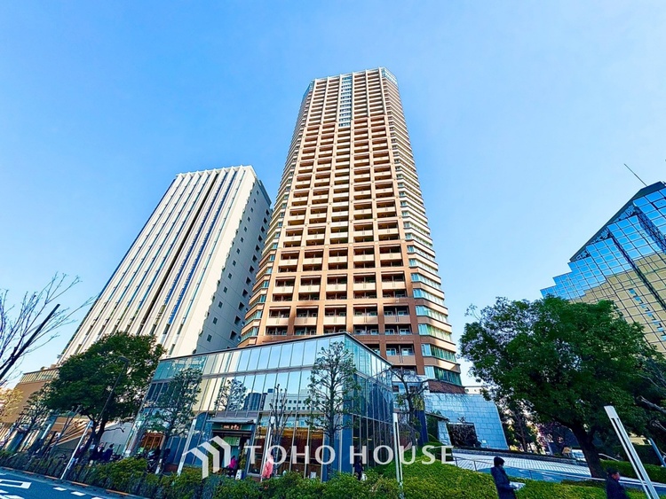 内装 ◆サンサンと◆差し込む太陽の光がこのリビングに笑いをもたらす.