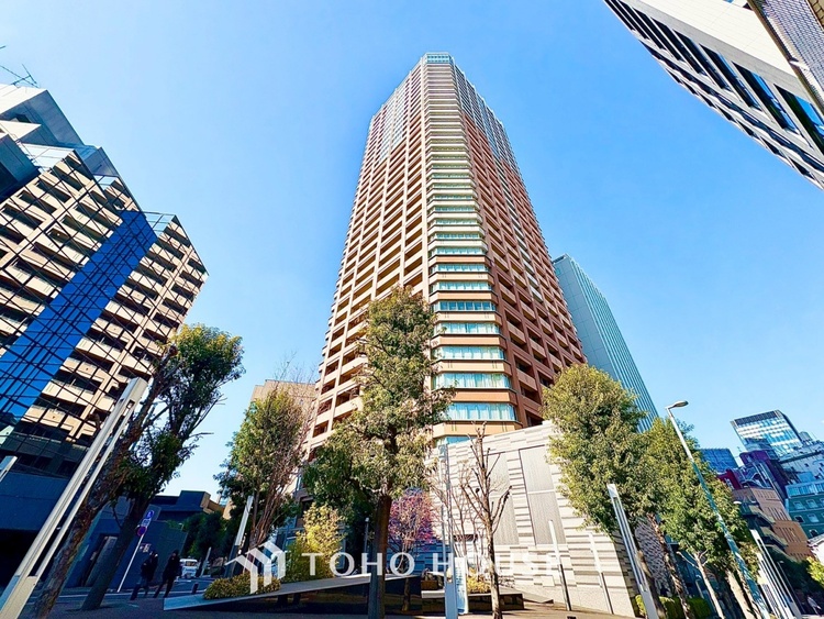 外観 漂う上質な空気感、マンションに入れば「おかえりなさい」と笑顔で迎えてくれるエントランス。最良の心配りを感じるマンションでした。