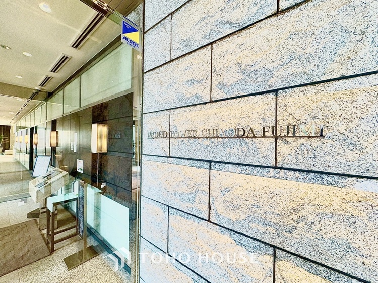 キッチン ◆愛育◆キッチンは家族の絆を育む大切な空間。シンプルで使い易いSystemKitchenで愉しく作る料理は愛情のある美味しいご馳走に。家族で使える広々としたダイニングキッチンです。