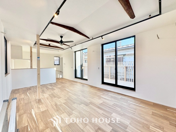 内装 ◆癒しの空間◆室内構成に拘り採光とセンスを散りばめた空間。それは『柔らかさ』に似た素敵な居場所。そこに暮らす人のことを考えつくり出したものは『癒し』という心地よい居場所なんだと思う