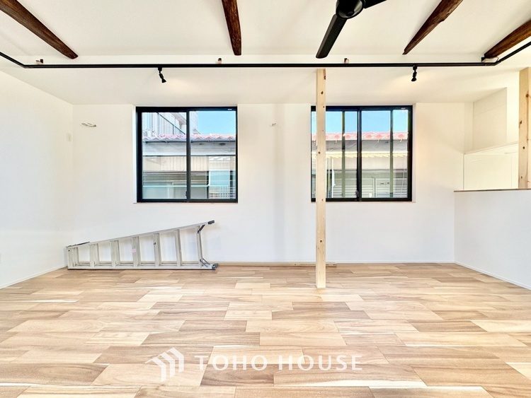 内装 ◆隠された美しさ◆流麗な音楽が流れているような繊細でいながら整然かつ堅牢なこの空間。この空間は確かに美しい。しかし、そこには美しさ以上のものが隠されている。