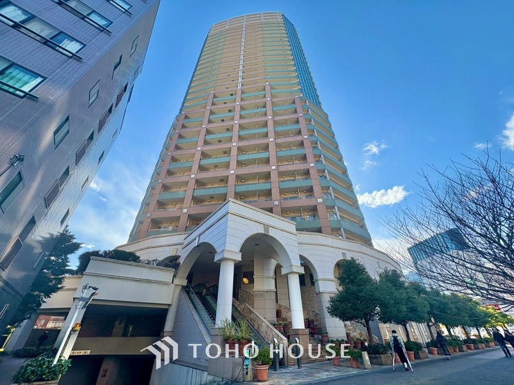 外観 漂う上質な空気感、マンションに入れば「おかえりなさい」と笑顔で迎えてくれるエントランス。最良の心配りを感じるマンションでした。