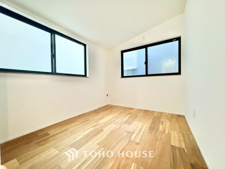 内装 ◆時を忘れる場所◆ここにはみんなが集い、食事と楽しい会話が始まる。話に夢中になりすぎて、ついつい時を忘れ夜半過ぎになってしまう。そんな束の間の幸せを感じさせてくれる場所でありたい。