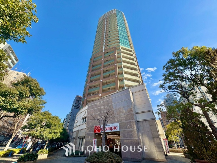 キッチン ◆愛育◆キッチンは家族の絆を育む大切な空間。シンプルで使い易いSystemKitchenで愉しく作る料理は愛情のある美味しいご馳走に。家族で使える広々としたダイニングキッチンです。