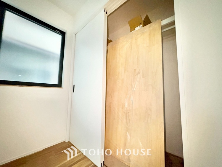 収納 ◆瞬間のはじまり◆君の瞳と重なり合った。その瞬間からときめく世界が始まった。いつから始まったのかなんてどうでもいい。この世で君に出会えた事、それが僕にとって大切なんだと。。