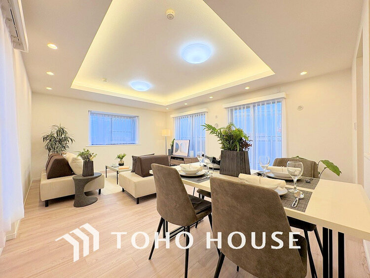 内装 上質な時間を育む暮らしのメインステージ。寛ぎとコミュニケーションを育む居心地のよい場所