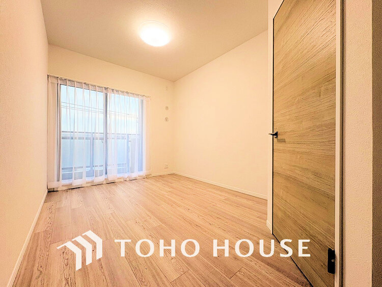 内装 採光もある洋室は、くつろぎのひと時を過ごすのにぴったり