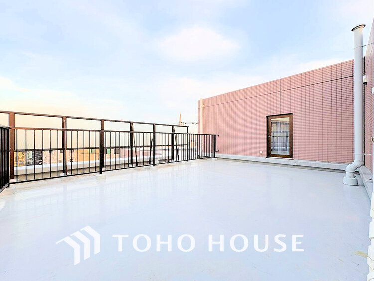 バルコニー 広々ルーフバルコニーで屋上菜園やBBQなどにいかがでしょうか