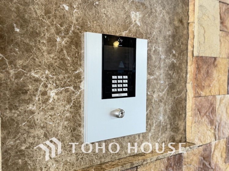 エントランス エントランスはオートロック完備で安心のセキュリティ