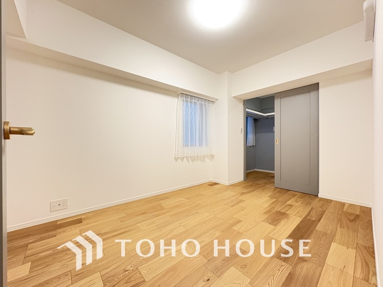 内装 採光もある洋室は、くつろぎのひと時を過ごすのにぴったり