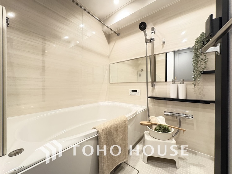 風呂 一日の疲れを癒すバスルームは、心地よいリラックスを叶える清潔感溢れる空間