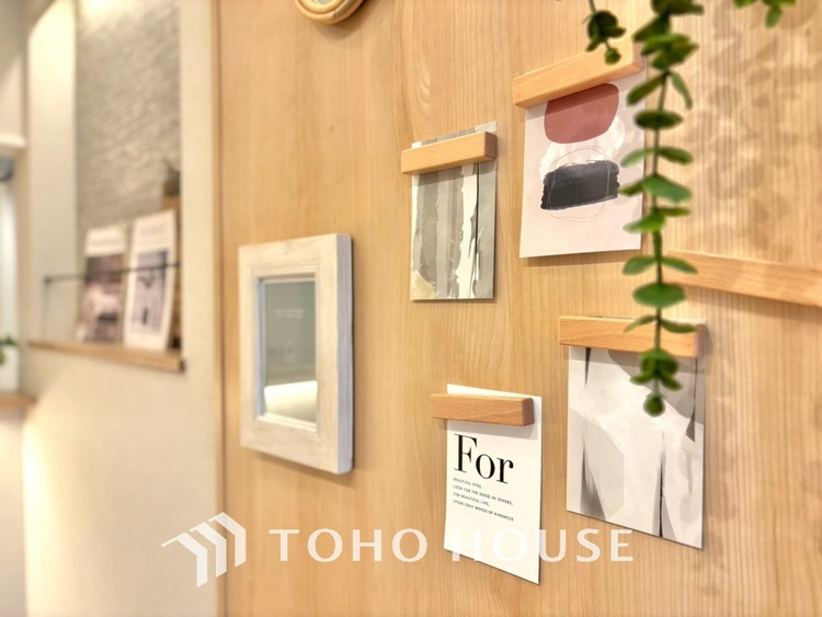 内装 使いやすく、明るい洋室に仕上がります。子供部屋や趣味のお部屋にご利用できます。ご自身で家具などを配置し、素敵な空間を創り上げられます。