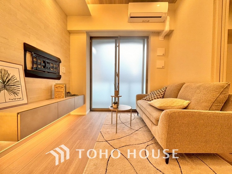 内装 ここはみんなが集い、食事と楽しい会話が始まる場所。話に夢中になりすぎて、ついつい時を忘れ、夜半過ぎになってしまう。そんな束の間の幸せを感じさせてくれます。