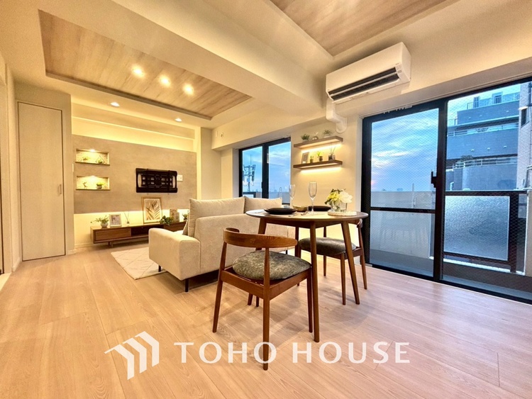 内装 忙しい朝でも、しっかり家族が揃って食事をして頂けるゆとりある大きさのダイニングスペース。