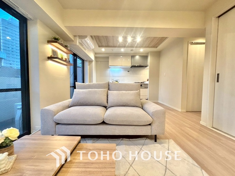 内装 ◆瀟洒な空間◆落ち着きのある彩が見事に調和させた瀟洒な空間を演出。ここに集まる家族の会話と笑顔が絶え間なく続く幸せな空間。