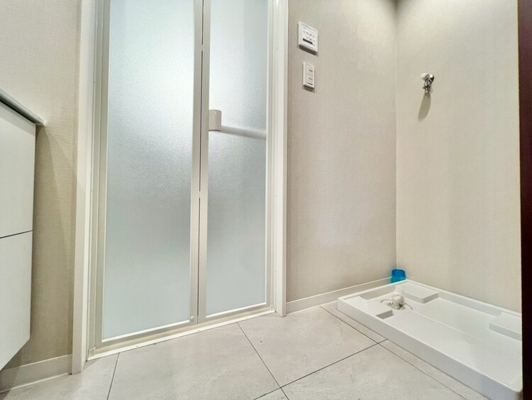 その他 十分な広さの脱衣所。