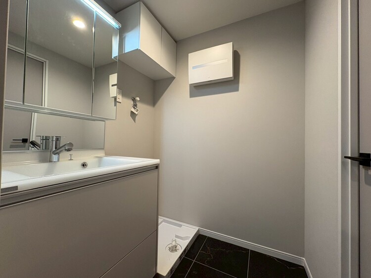 その他 十分な広さの脱衣所。