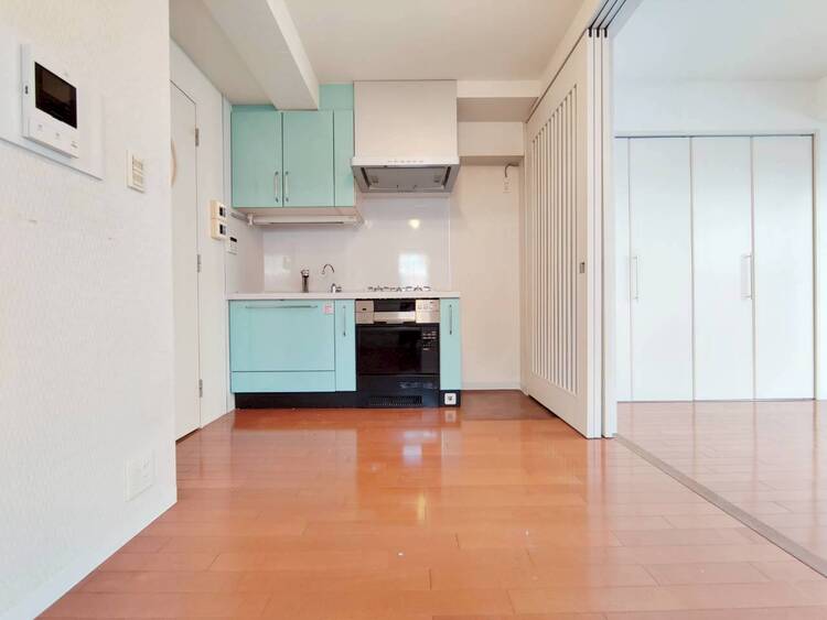 居間 落ち着いた雰囲気に包まれて、伸びやかな空間。