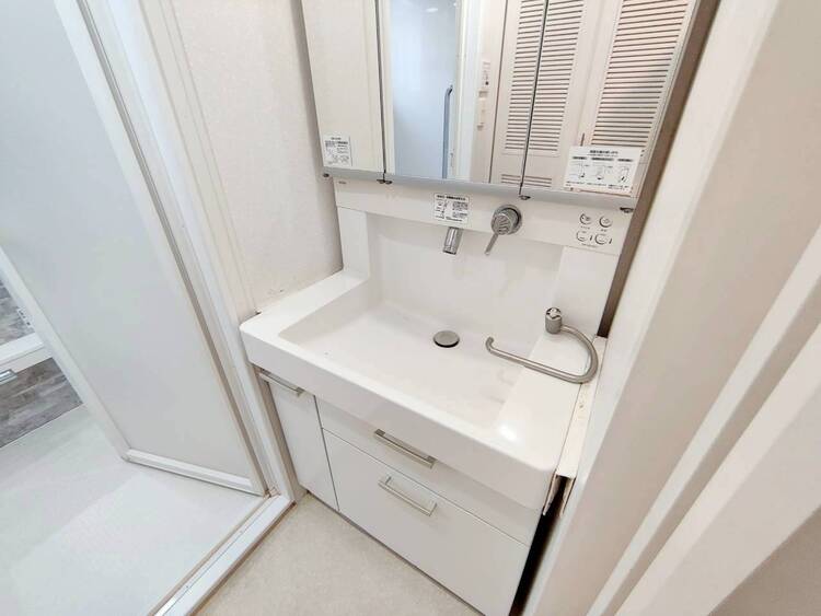 洗面 清潔感を感じられる洗面化粧台。