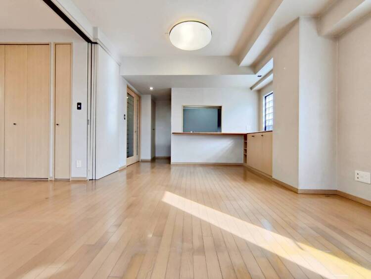 居間 伸びやかな空間のなかで、ゆったりとしたひとときを過ごせます。