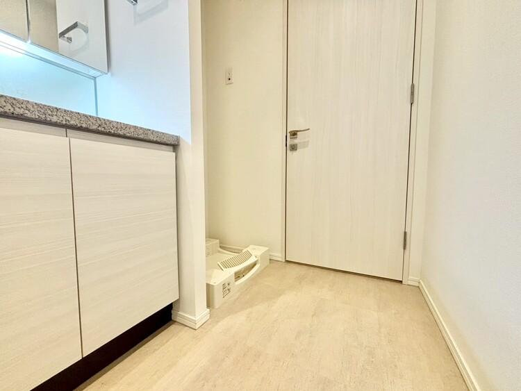 その他 十分な広さの脱衣所。