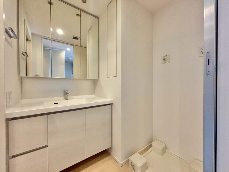 その他 十分な広さの脱衣所。