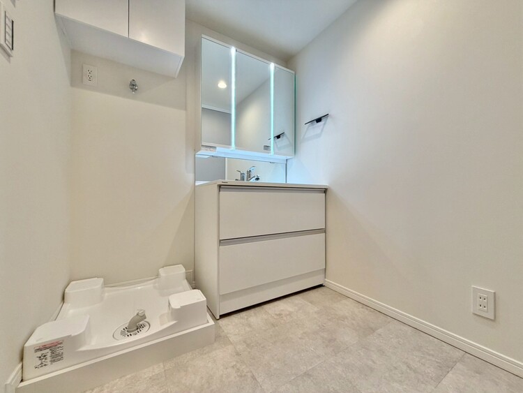 その他 十分な広さの脱衣所。