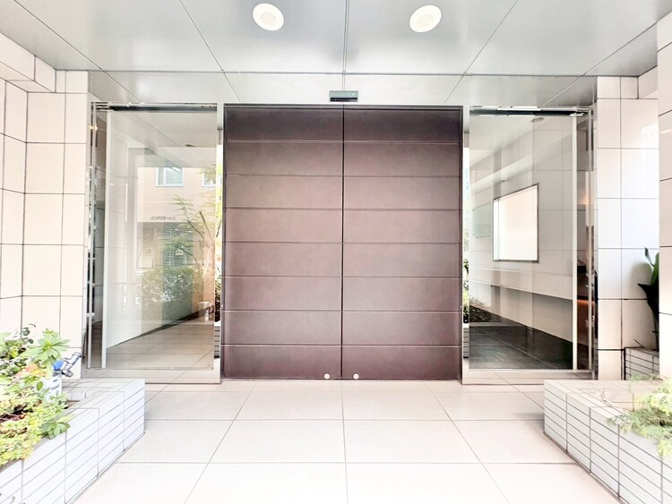 その他 上質感漂う玄関アプローチです。