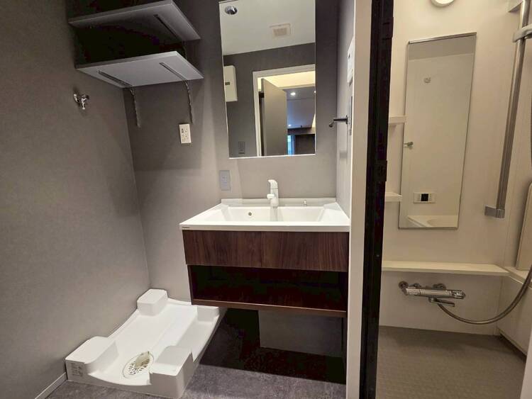 その他 清潔感を感じられる洗面化粧台。