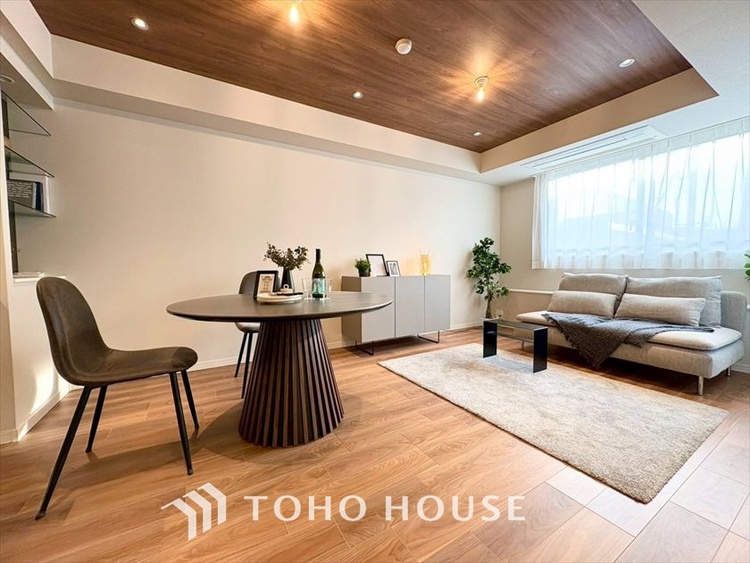 内装 【LIVING】◆煌びやか◆愛おしい家族との団欒の時間をより一層幸せなものに感じさせる煌びやかなLDK。輝かしい毎日が待っています。