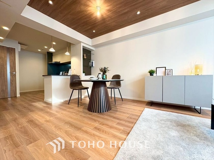 内装 【LIVING】◆眩い◆光が燦々と入り、家族の笑顔を照らす。「いつまでも続いて」と願う夢のような毎日がここにある。