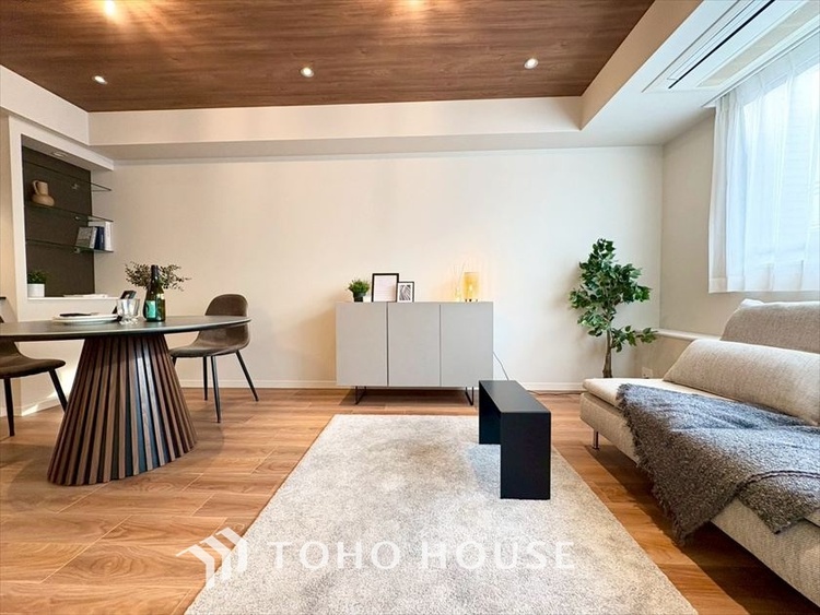 内装 【LIVING】◆陽光◆が差し込む。この開放的なLDKに家族の笑顔が集う。家族が一緒に過ごす空間は明るく、そして居心地よく。