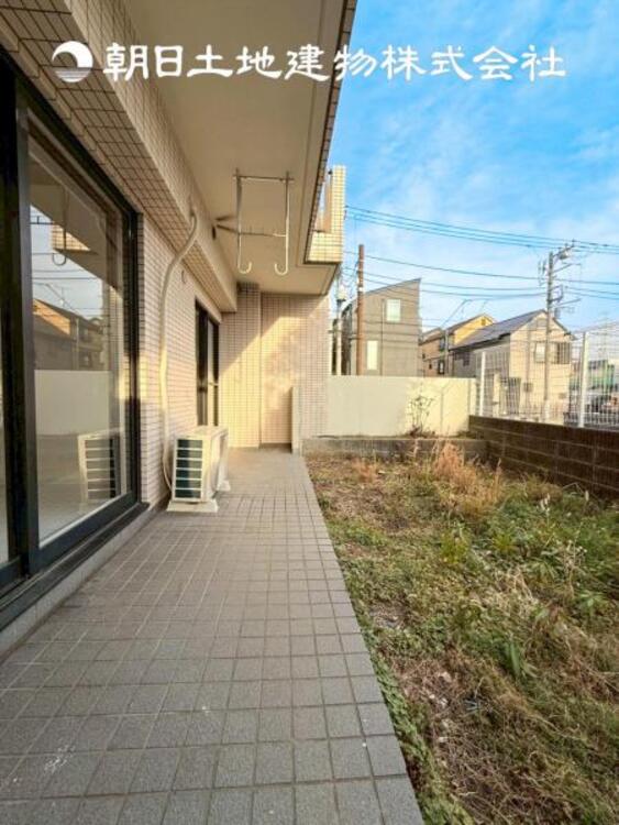 その他 【テラス】お子様を遊ばせたり、一人で晩酌スペースとして間接照明を配置したりと使い方は無限大！あなただけのオリジナル空間を楽しみながら作り上げて下さい。