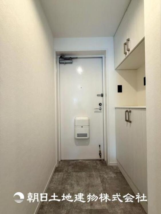 その他 【玄関】高級感漂う玄関と廊下。大好きなご家族の帰り、遊びに来てくれる友人を優しく迎える・優しさに満ちた生活空間を演出します。ハッピーな生活を予感させます。