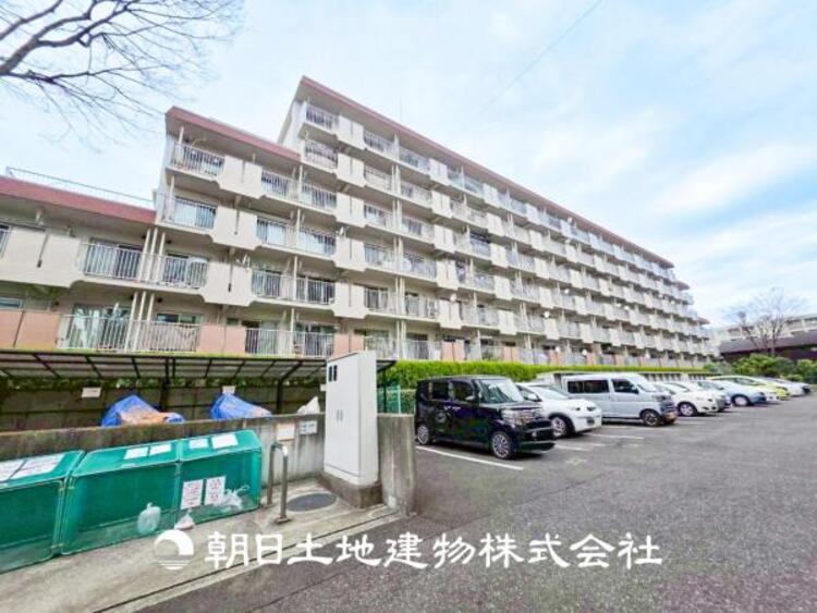 外観 【外観写真】表現された空間はたくさんの光を浴び、風を感じ、暮らしの時間を豊かにしてくれます。デザインされた空間と競い合うかのような充実した建物と共に大切な家族の思い出を刻んでいきます。