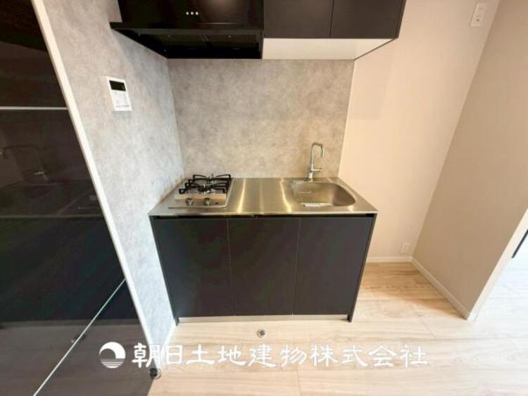 キッチン 【キッチン】住宅の主役でもあり、日常生活を過ごす上で重要な水回りでもあるからこそ機能性・デザイン性に拘りました。お掃除のしやすいシステムキッチンを設置しました。